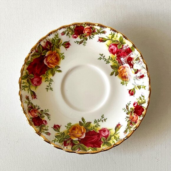 Vintage Royal Albert Old Country Roses 5.5" Saucer Bone China England Gold Rim - Picture 1 of 7